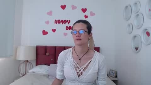 sereneclarks_ online show from February 21, 2025, 12:28 pm