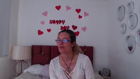 sereneclarks_ online show from February 21, 2025, 3:43 pm