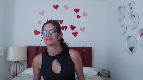 sereneclarks_ online show from February 22, 2025, 12:40 pm