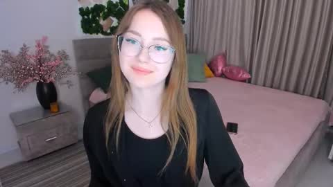 Ophelia online show from March 11, 2025, 4:07 pm