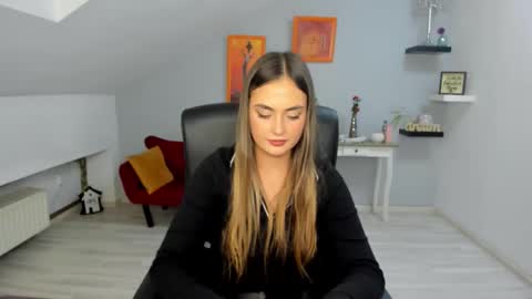 Snapshot of serenlys chatting on November 4, 2025, 9:03 pm serenlys online show from November 4, 2025, 9:03 pm