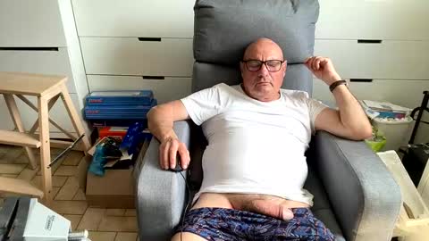 serge8413 online show from April 21, 2026, 12:33 pm