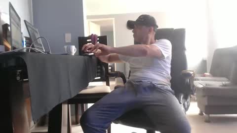 hetero serio discreto online show from February 27, 2025, 4:21 pm