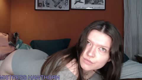 Snapshot of servehawthorn chatting on December 17, 2024, 10:11 pm Miss Hawthorn online show from December 17, 2024, 10:11 pm