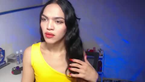 Bella online show from November 2, 2025, 5:04 pm