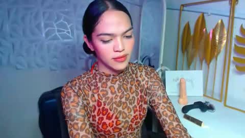 Snapshot of servicedoll18 chatting on November 19, 2025, 7:03 pm Bella online show from November 19, 2025, 7:03 pm