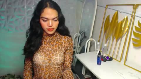 Snapshot of servicedoll18 chatting on November 27, 2025, 4:42 pm Bella online show from November 27, 2025, 4:42 pm