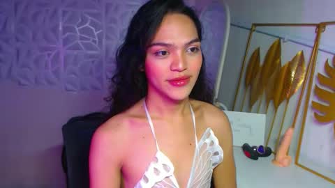 Snapshot of servicedoll18 chatting on December 4, 2025, 8:17 pm Bella online show from December 4, 2025, 8:17 pm