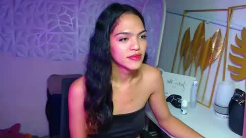 Snapshot of servicedoll18 chatting on January 5, 2026, 5:27 pm Bella online show from January 5, 2026, 5:27 pm