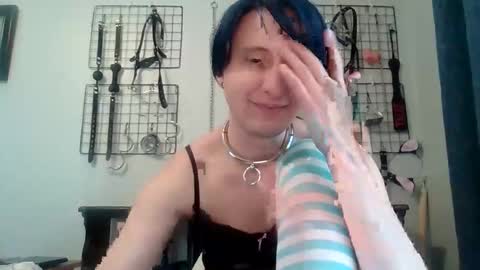 Servile Sarah online show from May 19, 2026, 9:54 pm