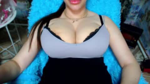 seu_cute online show from December 16, 2025, 3:17 pm