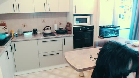 Roxy Kate Mary Alex Arnold online show from December 10, 2024, 9:33 am