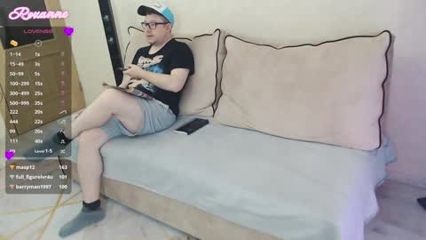 Roxy Kate Mary Alex Arnold online show from December 15, 2024, 12:28 pm