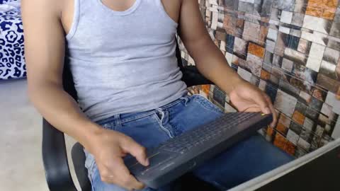 arnold online show from October 26, 2025, 2:34 pm