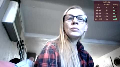 sexi69bigirl online show from February 18, 2026, 10:39 pm