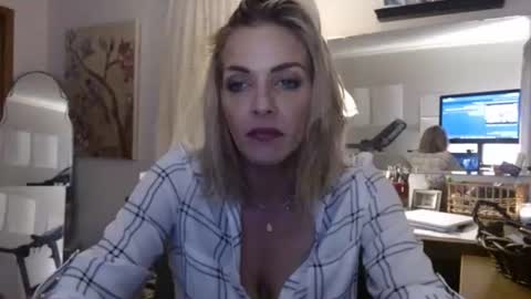 Sexi Chrisly online show from November 24, 2025, 3:50 am