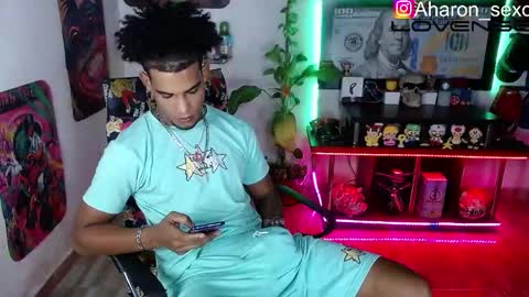 Aharon  ravelo online show from October 22, 2025, 5:41 am