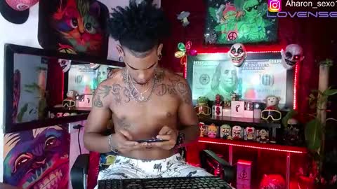 Aharon  ravelo online show from November 18, 2025, 3:01 am