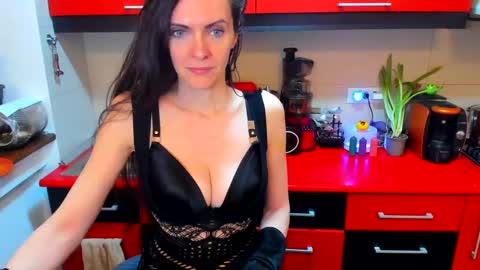Snapshot of sexqueen1111 chatting on March 10, 2025, 6:16 am sexqueen1111 online show from March 10, 2025, 6:16 am