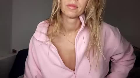 Snapshot of sexualangel chatting on April 2, 2026, 3:37 am Verona online show from April 2, 2026, 3:37 am