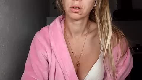 Snapshot of sexualangel chatting on April 27, 2026, 3:15 am Verona online show from April 27, 2026, 3:15 am