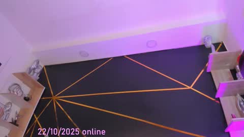 Tifanny Benitez  online show from October 22, 2025, 8:52 pm