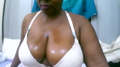 sexxi_ebony online show from November 19, 2025, 5:18 am
