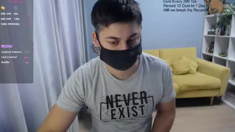 Snapshot of sexxxdickbig chatting on February 4, 2026, 7:14 am Tommy online show from February 4, 2026, 7:14 am