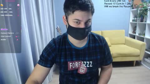 Snapshot of sexxxdickbig chatting on February 21, 2026, 9:21 am Tommy online show from February 21, 2026, 9:21 am