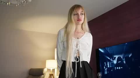 Hannah Monica Annie Andrea Eva Lina online show from October 4, 2025, 9:29 am