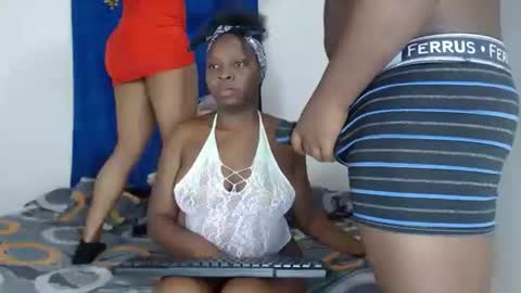 Snapshot of sexxxtreeme_ chatting on March 8, 2025, 8:33 am sexxxtreeme_ online show from March 8, 2025, 8:33 am