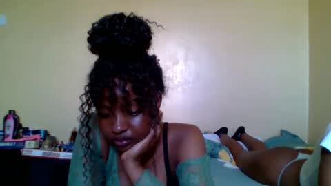 Snapshot of sexxy_daisyy chatting on October 16, 2025, 12:17 pm sexxy_daisyy online show from October 16, 2025, 12:17 pm