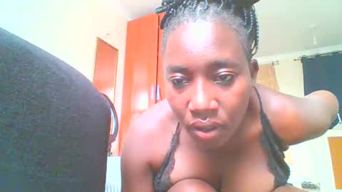Snapshot of sexxy_thick_ebony chatting on November 1, 2025, 7:10 am Sweet doll online show from November 1, 2025, 7:10 am