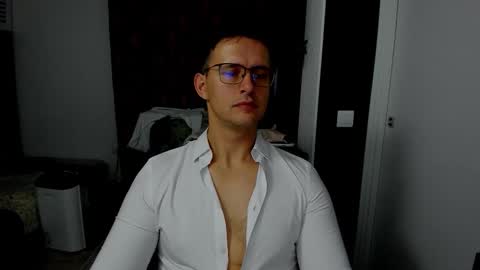 Snapshot of sexxymuscles4u chatting on November 11, 2025, 7:41 am Sexxymuscles4U online show from November 11, 2025, 7:41 am