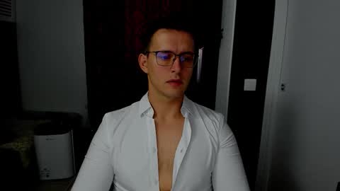 Snapshot of sexxymuscles4u chatting on November 15, 2025, 9:39 am Sexxymuscles4U online show from November 15, 2025, 9:39 am
