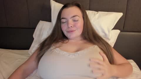 Snapshot of sexy__lizzy__ chatting on December 6, 2024, 1:51 am Hello dear. I will be glad to meet you. see you soon. online show from December 6, 2024, 1:51 am