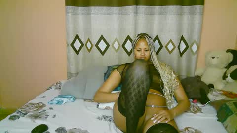 Snapshot of sexy_bluegirl chatting on November 10, 2025, 3:27 am sexy_bluegirl online show from November 10, 2025, 3:27 am