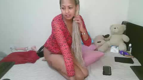 Snapshot of sexy_bluegirl chatting on April 24, 2026, 10:18 am sexy_bluegirl online show from April 24, 2026, 10:18 am