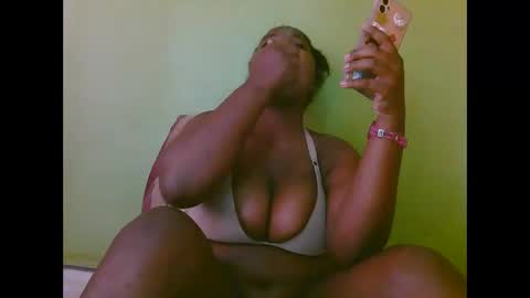 Snapshot of sexy_divana chatting on February 19, 2025, 9:17 am sexy_divana online show from February 19, 2025, 9:17 am