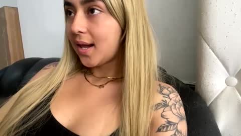 Snapshot of sexy_foxx_ chatting on February 7, 2025, 5:40 pm Antonella online show from February 7, 2025, 5:40 pm