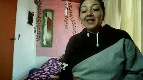 sexy lolas online show from April 20, 2026, 8:43 pm