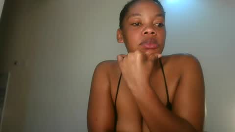 Snapshot of sexy_lyna chatting on July 10, 2026, 11:24 am sexy_lyna online show from July 10, 2026, 11:24 am