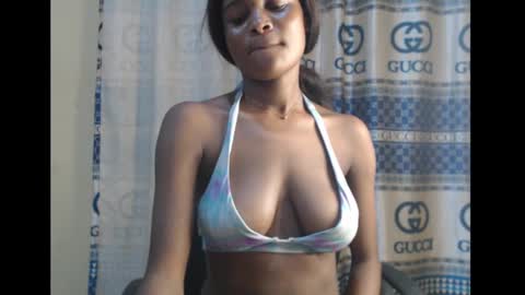 Snapshot of sexy_mariax chatting on December 14, 2024, 12:44 am Debby online show from December 14, 2024, 12:44 am