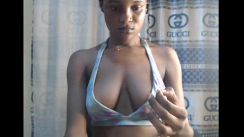 Snapshot of sexy_mariax chatting on December 15, 2024, 9:20 pm Debby online show from December 15, 2024, 9:20 pm