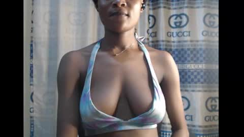 Snapshot of sexy_mariax chatting on December 16, 2024, 12:26 am Debby online show from December 16, 2024, 12:26 am