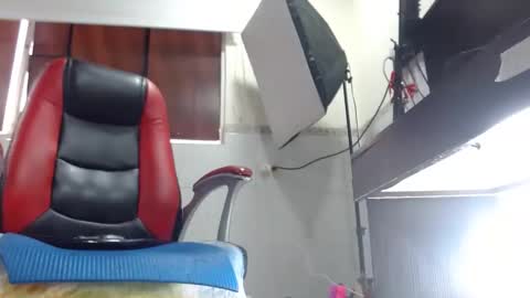 Snapshot of sexy_mature_hot01 chatting on October 3, 2025, 2:25 pm MARIPOSA online show from October 3, 2025, 2:25 pm