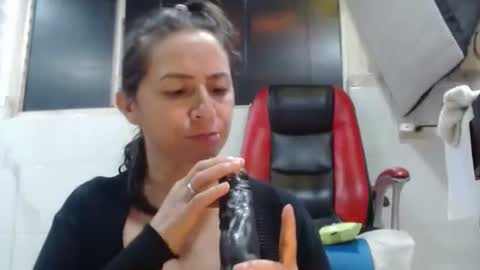 Snapshot of sexy_mature_hot01 chatting on November 4, 2025, 12:10 am MARIPOSA online show from November 4, 2025, 12:10 am