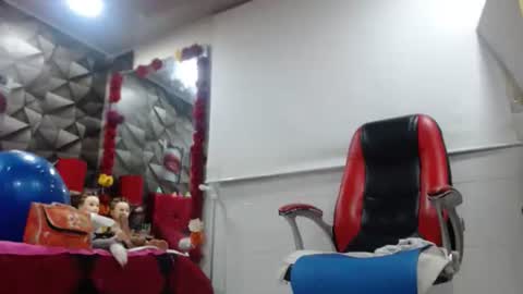 Snapshot of sexy_mature_hot01 chatting on November 4, 2025, 12:15 pm MARIPOSA online show from November 4, 2025, 12:15 pm