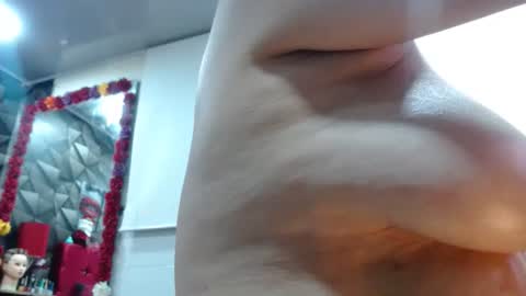 Snapshot of sexy_mature_hot01 chatting on November 13, 2025, 12:42 am MARIPOSA online show from November 13, 2025, 12:42 am