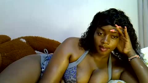 Snapshot of sexy_siera chatting on July 7, 2026, 8:07 am laura online show from July 7, 2026, 8:07 am
